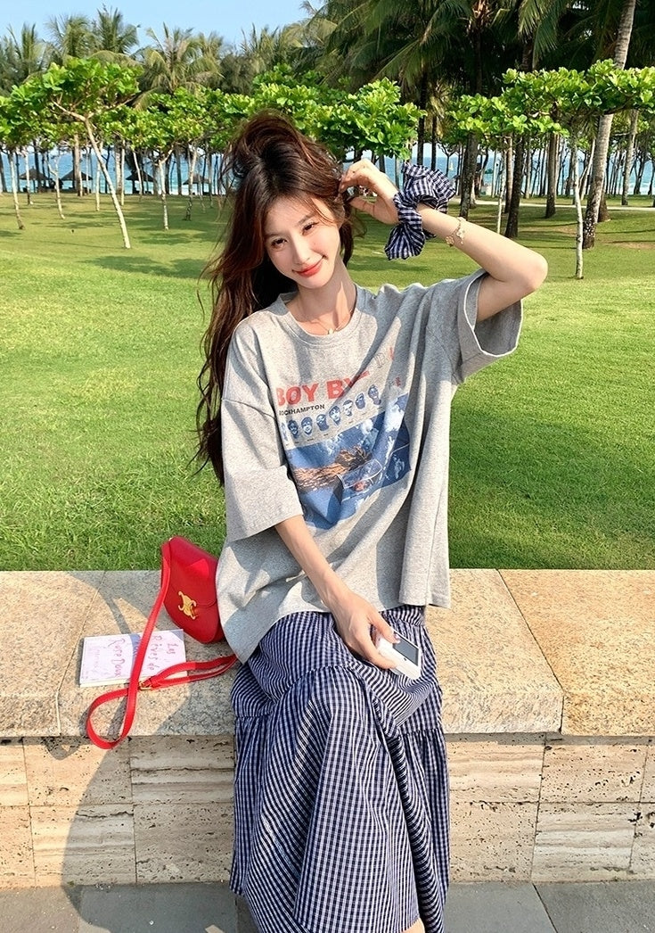 Plaid Skirt And Printed Tee Casual Outfit Set