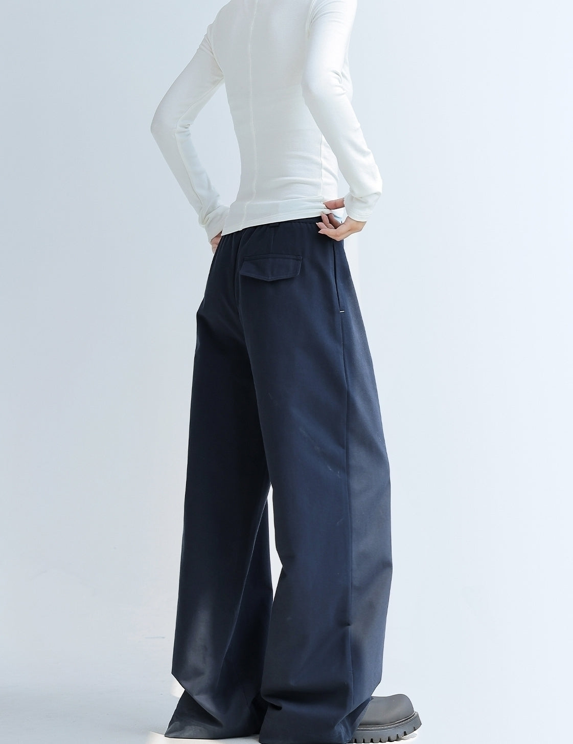 Pleated Relaxed Fit Wide Leg Suit Trousers