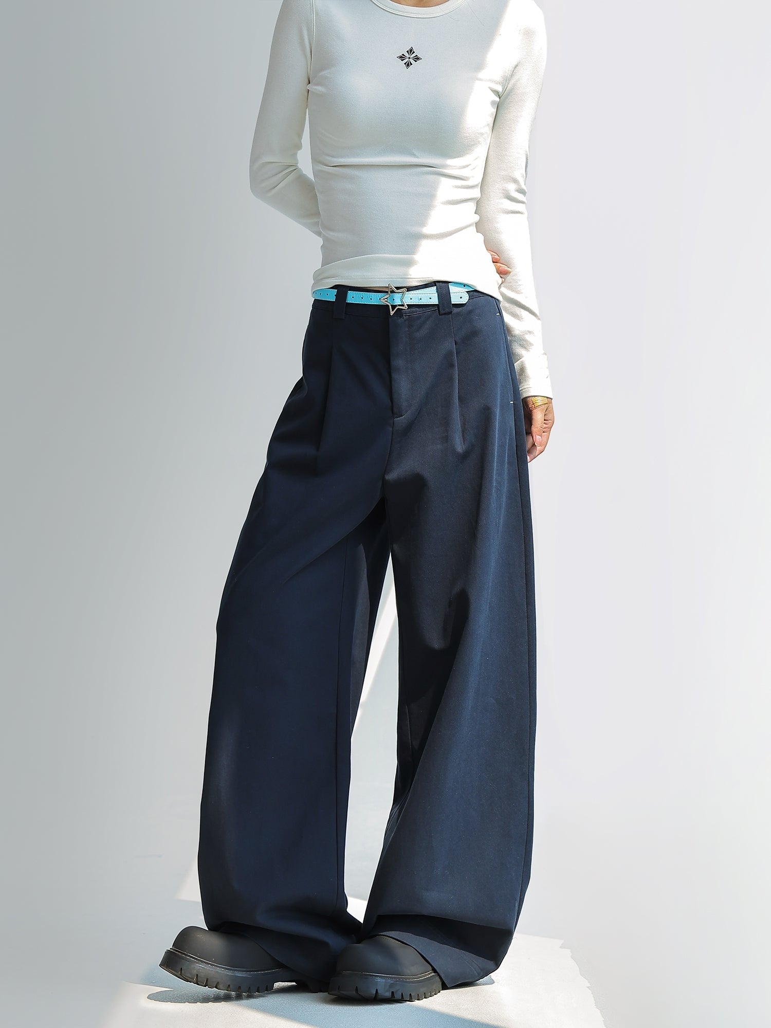 Pleated Relaxed Fit Wide Leg Suit Trousers