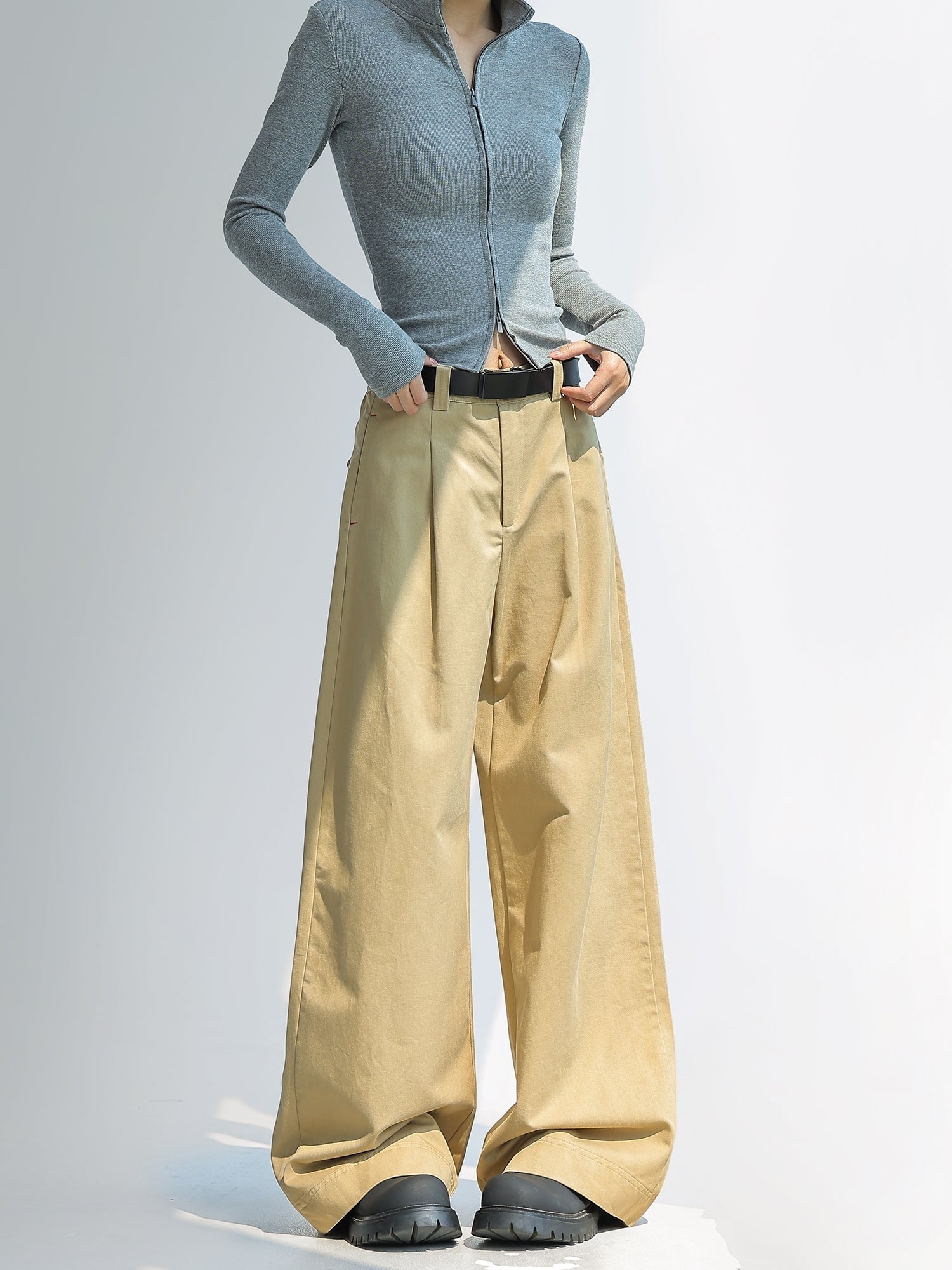 Pleated Relaxed Fit Wide Leg Suit Trousers