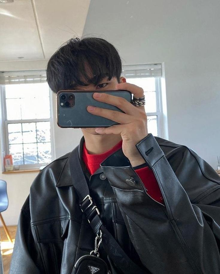 Premium Crewneck Black Sweatshirt
