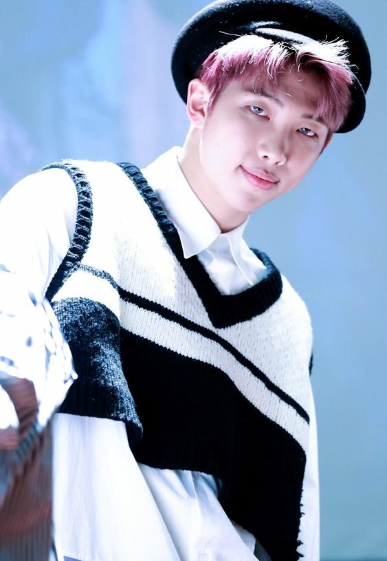 Black And White Sleeveless Knit Vest