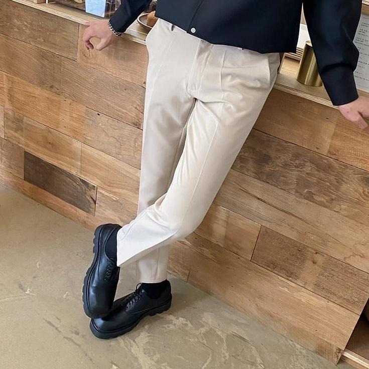 Relaxed Black Wideleg Trousers