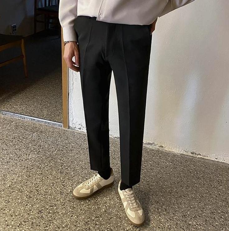 Relaxed Black Wideleg Trousers