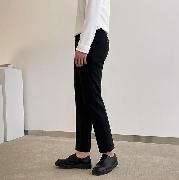 Relaxed Black Wideleg Trousers