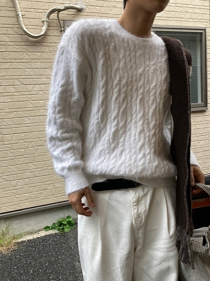 Relaxed Cable Knit Pullover Sweater