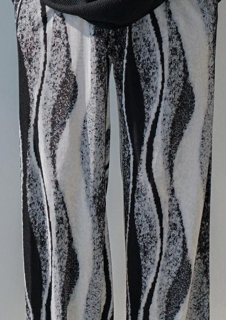 Relaxed Chic Pleated Wideleg Trousers