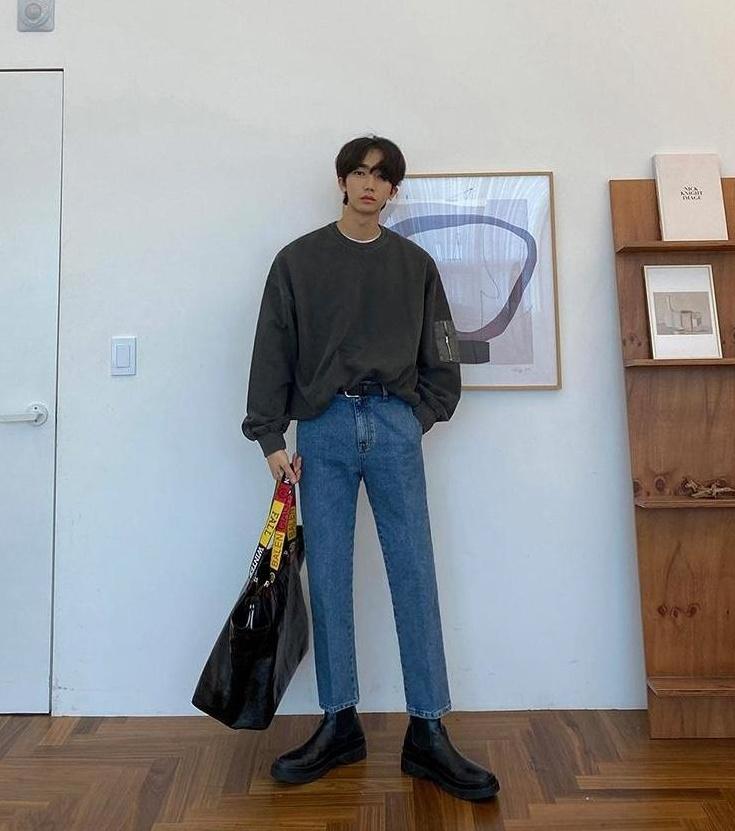 Relaxed Fit Casual Jeans