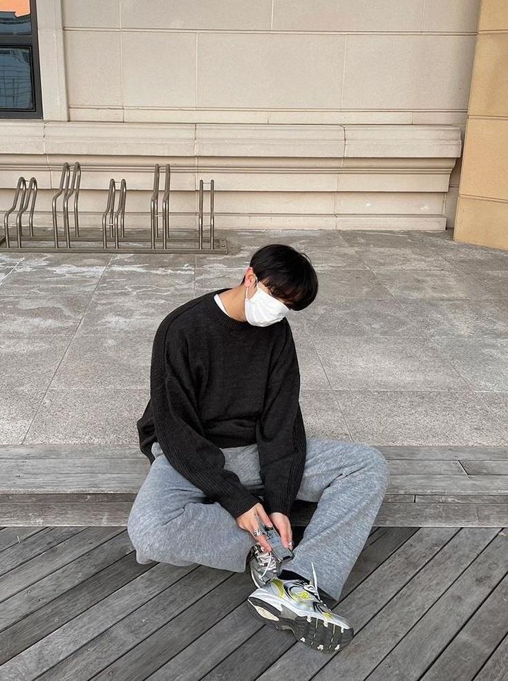 Relaxed Fit Knit Pullover Sweater