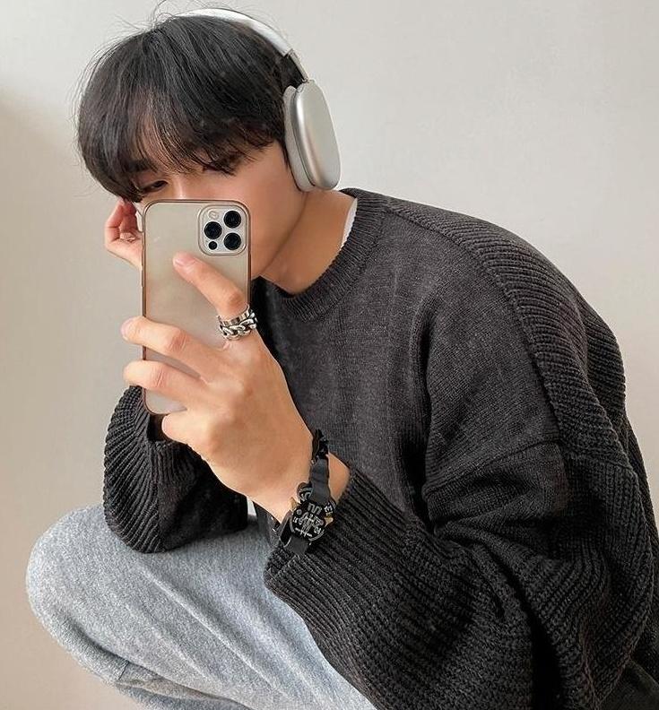 Relaxed Fit Knit Pullover Sweater
