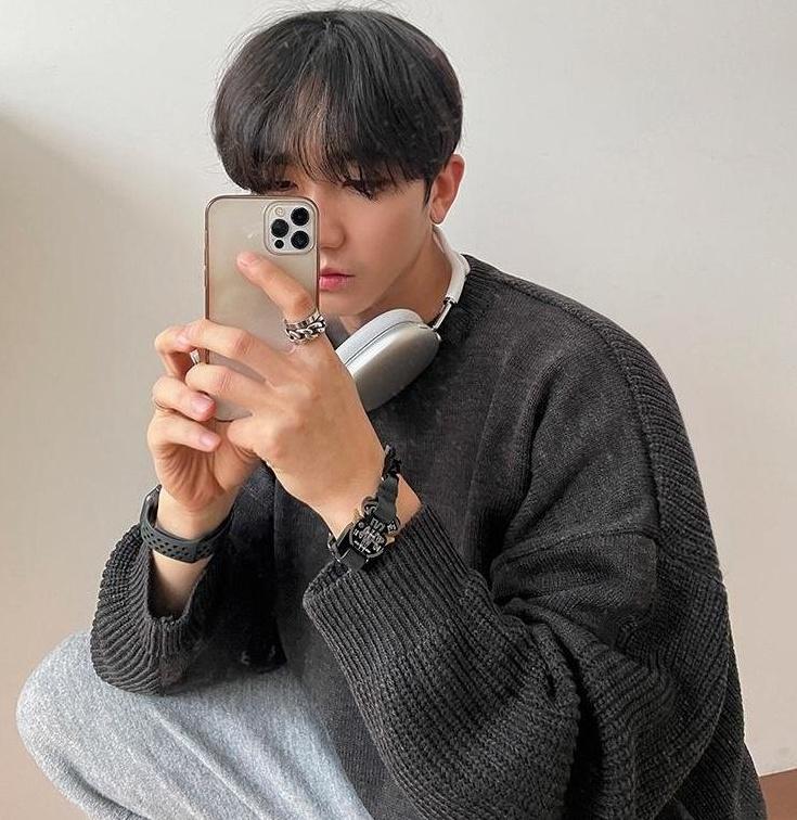 Relaxed Fit Knit Pullover Sweater