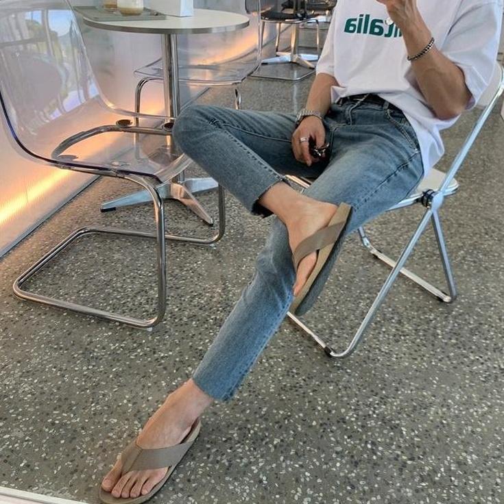 Stylish Distressed Straight Fit Jeans