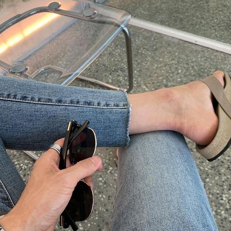 Stylish Distressed Straight Fit Jeans