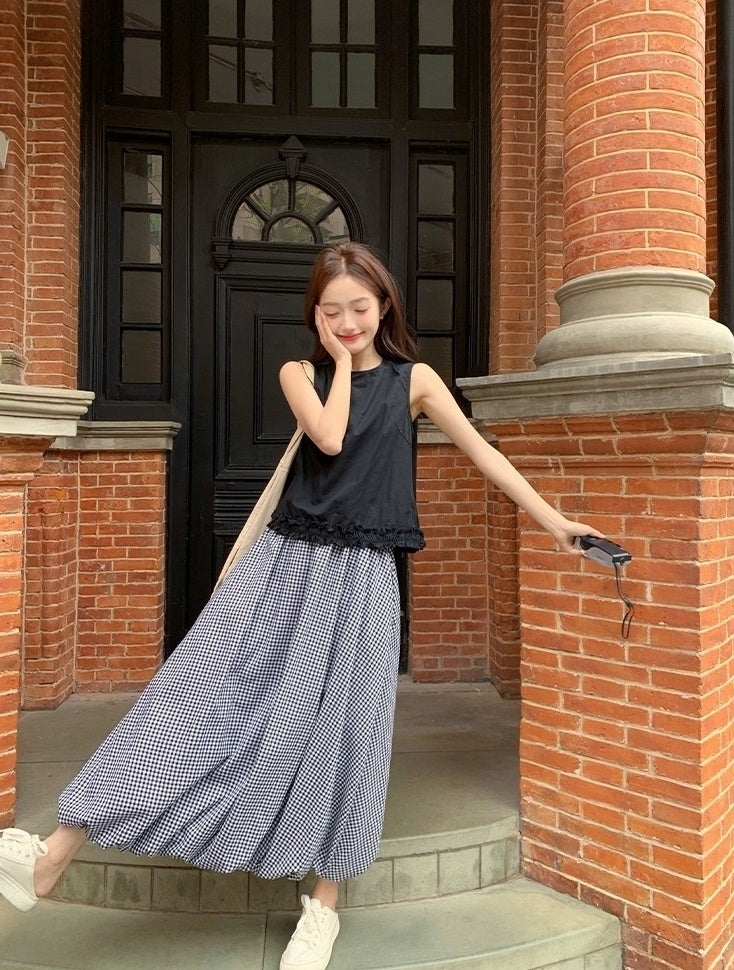 Stylish Plaid Sleeveless Top And Skirt Set