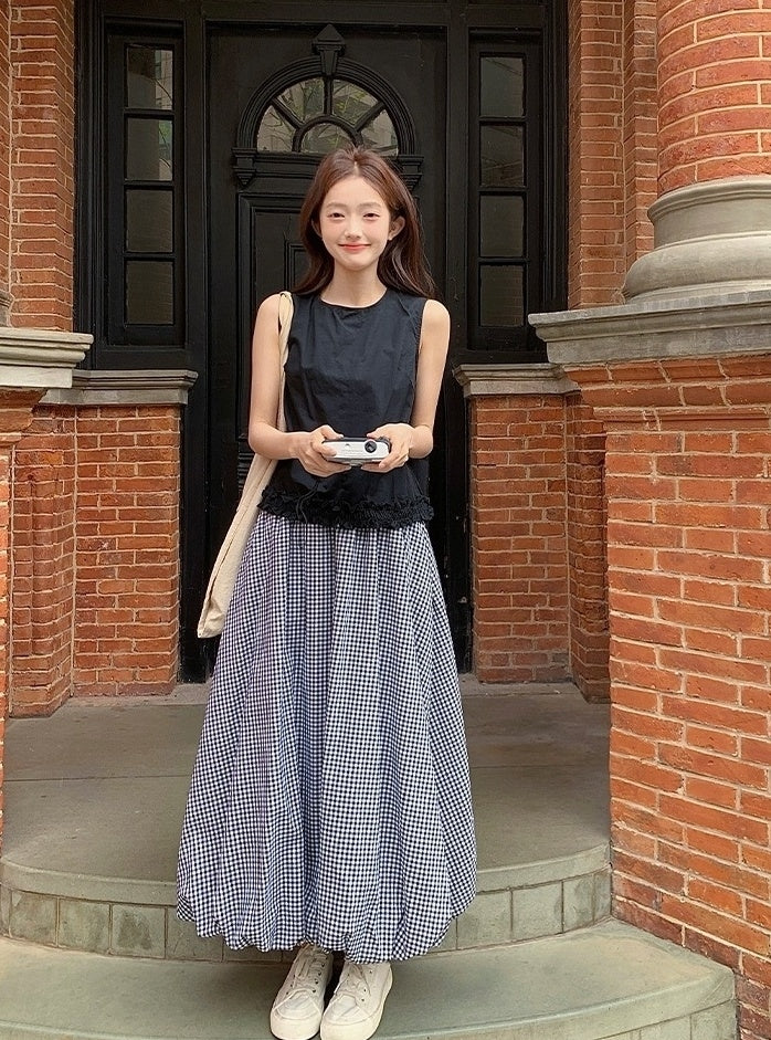 Stylish Plaid Sleeveless Top And Skirt Set