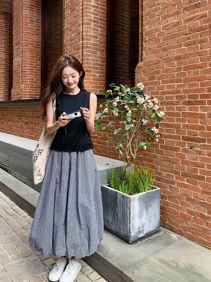 Stylish Plaid Sleeveless Top And Skirt Set