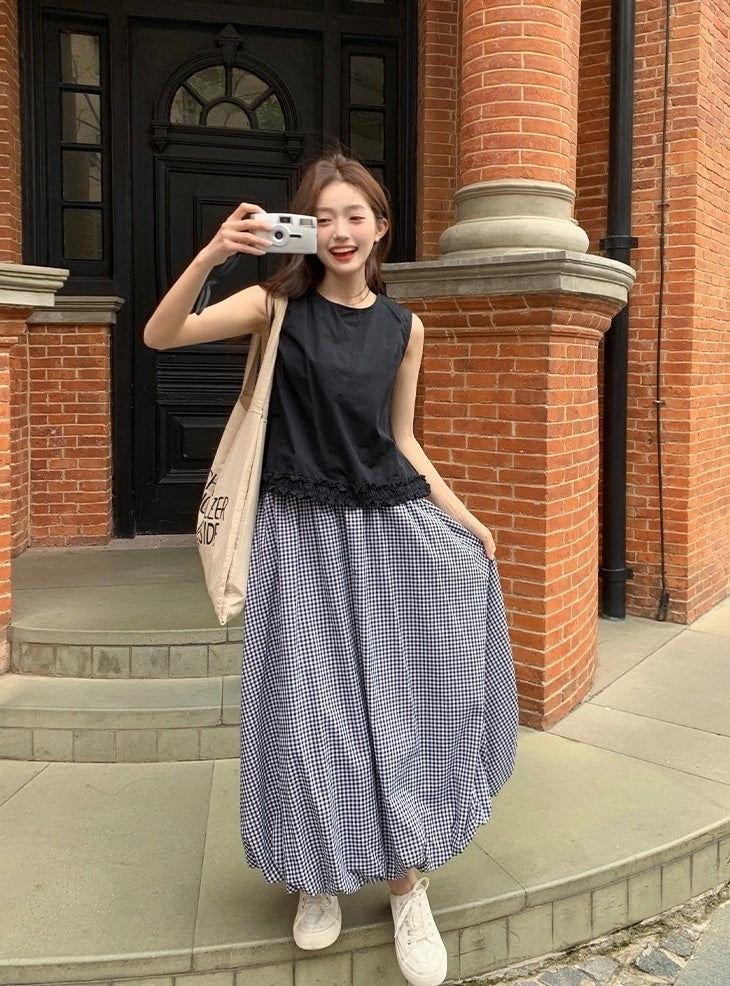 Stylish Plaid Sleeveless Top And Skirt Set