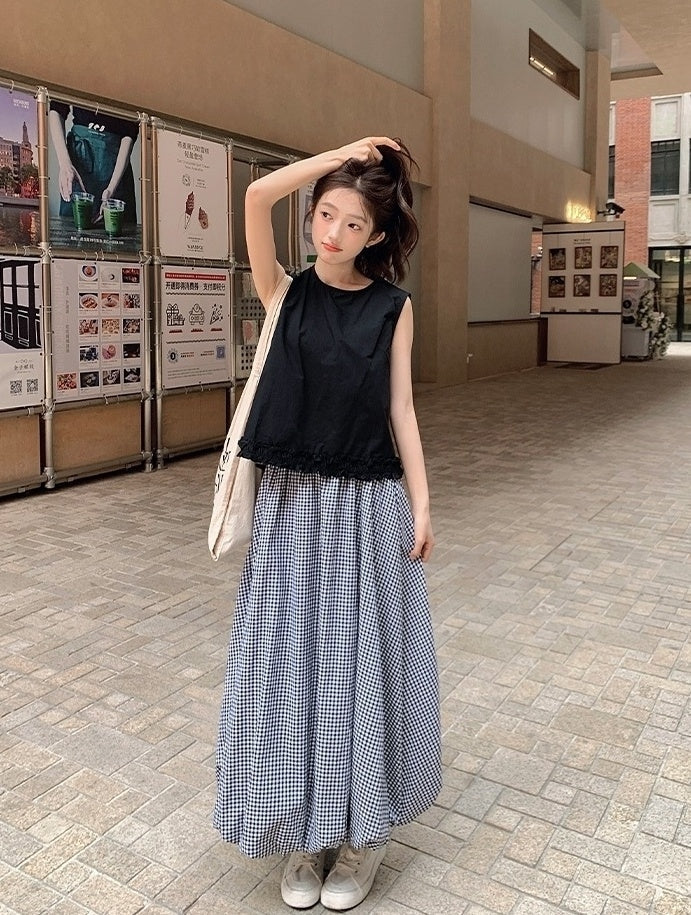 Stylish Plaid Sleeveless Top And Skirt Set