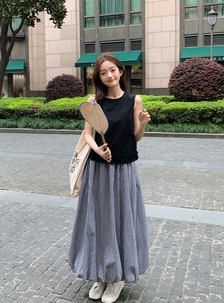 Stylish Plaid Sleeveless Top And Skirt Set