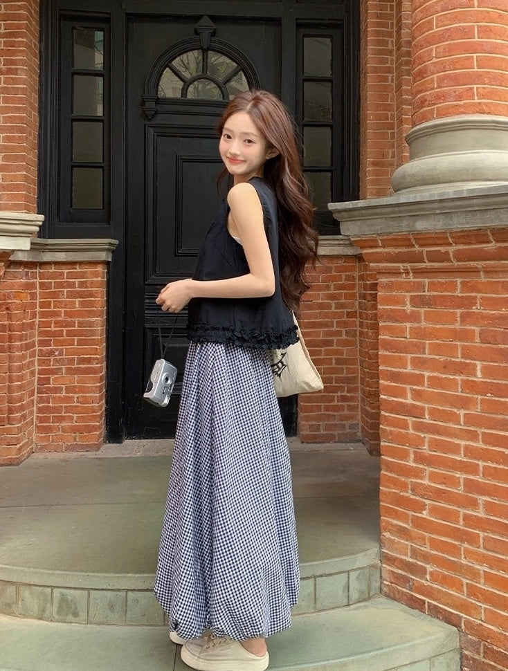 Stylish Plaid Sleeveless Top And Skirt Set
