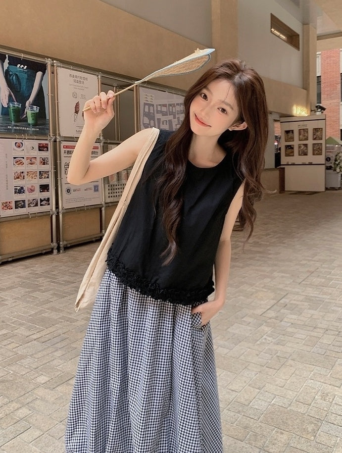 Stylish Plaid Sleeveless Top And Skirt Set