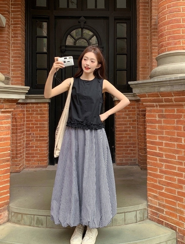 Stylish Plaid Sleeveless Top And Skirt Set