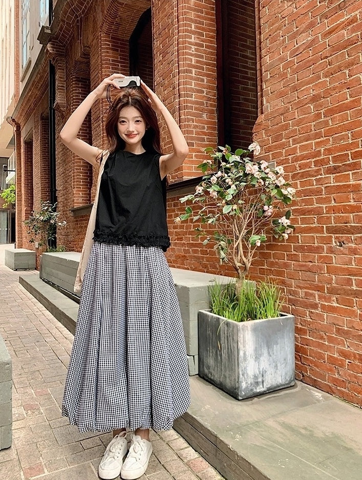 Stylish Plaid Sleeveless Top And Skirt Set