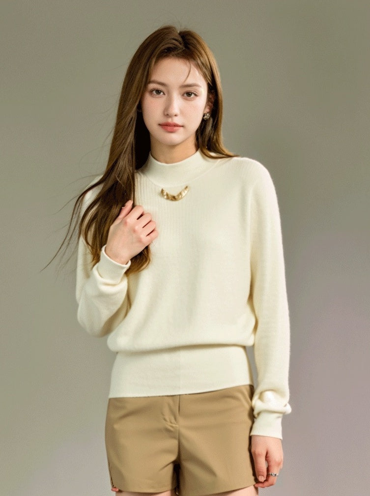 Stylish White Knit Turtleneck Sweater