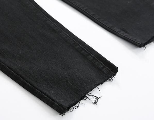 Trendy Black Kneeripped Slim Jeans