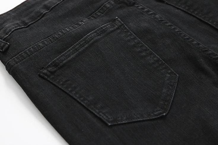 Trendy Black Kneeripped Slim Jeans