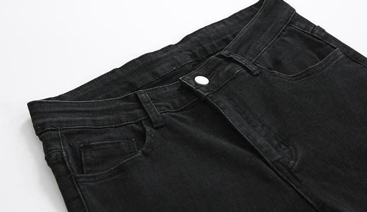 Trendy Black Kneeripped Slim Jeans