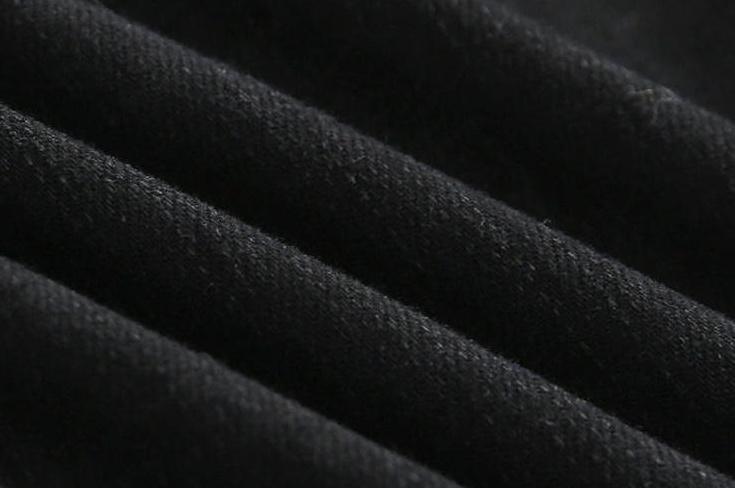 Trendy Black Kneeripped Slim Jeans