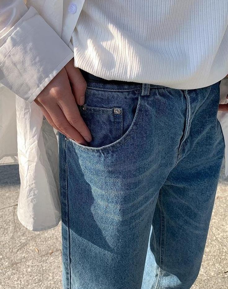 Vintage Relaxed Straight Jeans