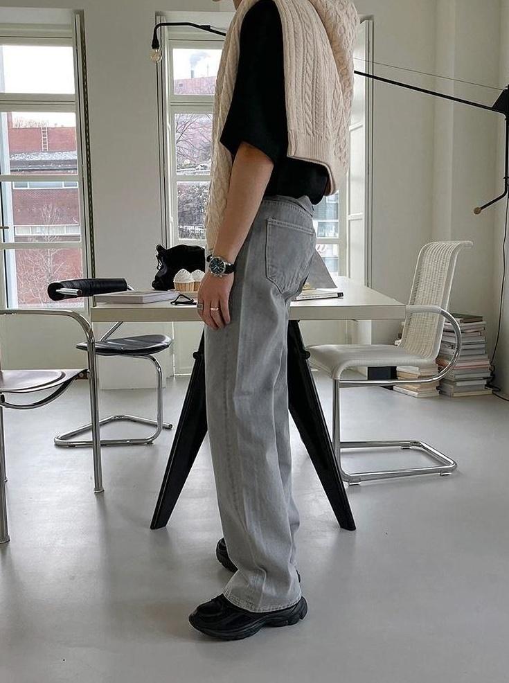 Vintage Relaxed Straight Jeans