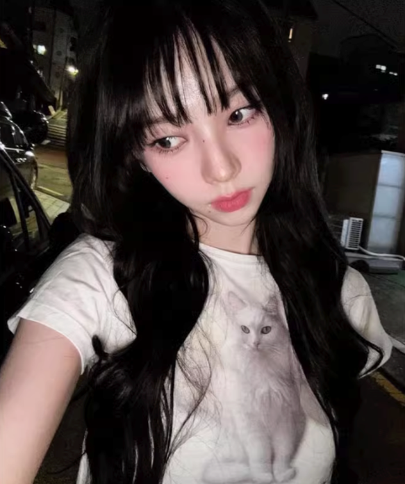 White Angel Cat Print Cropped T-Shirt