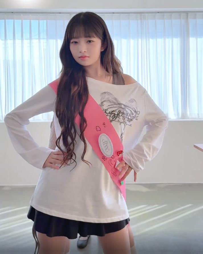 White Bow Graphic Long Sleeve T-Shirt