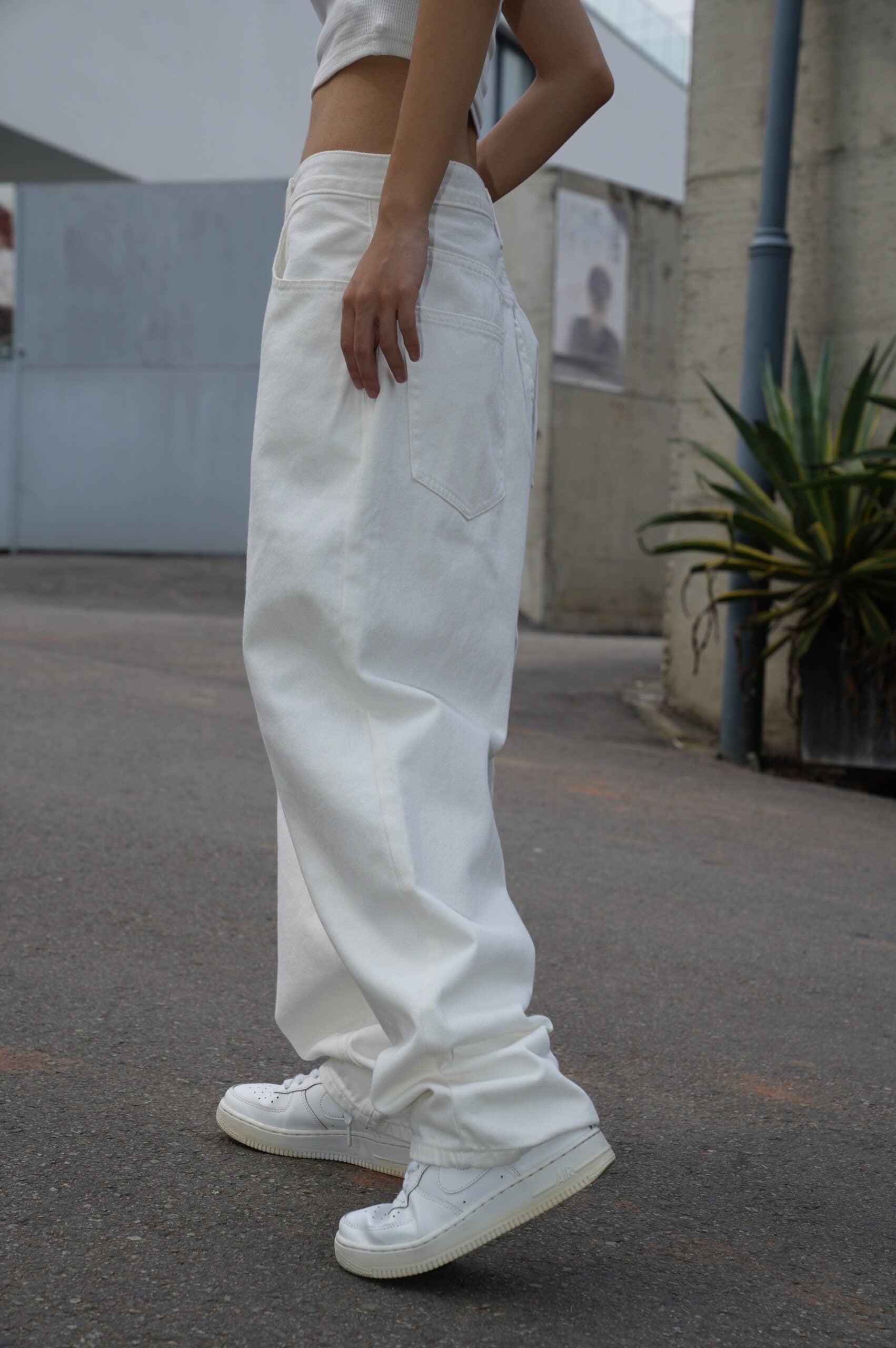 White Classic Low-Rise Baggy Jeans