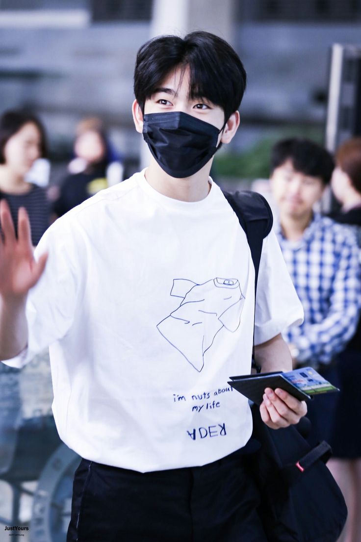 White Sketch Print Crewneck T-Shirt