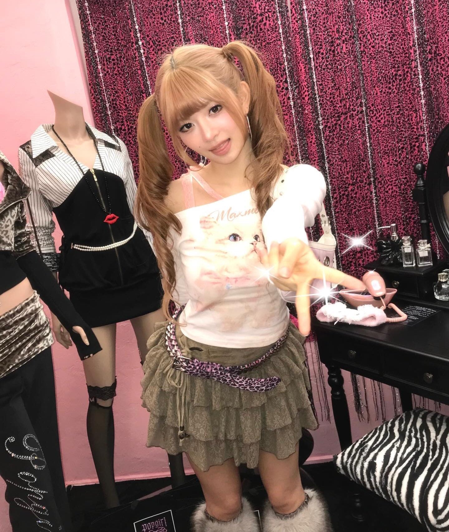 White Soft Kitty Graphic Off-Shoulder Top
