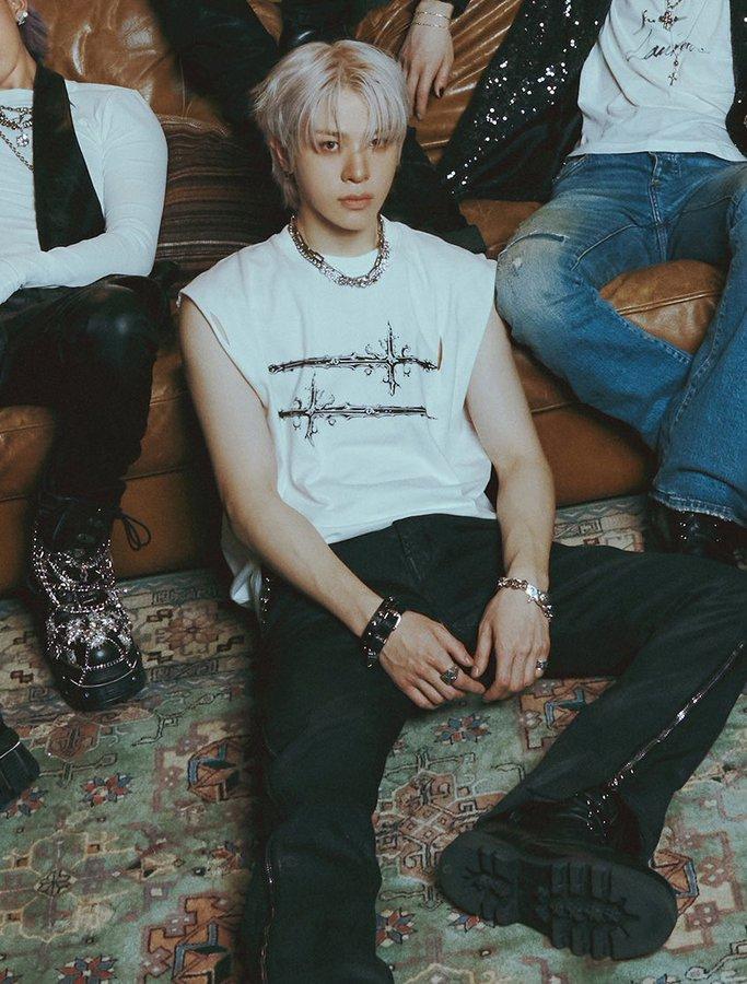 White Vintage Sword Graphic Sleeveless T-Shirt