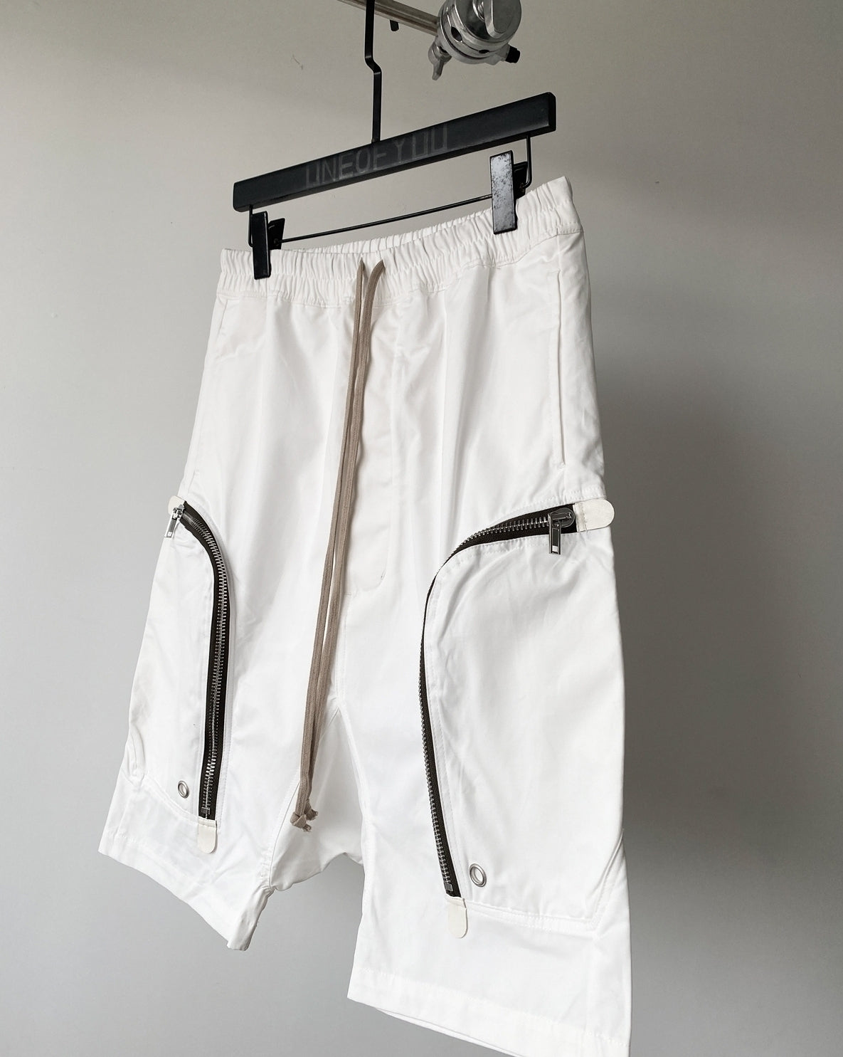 White Zipper Details Shorts