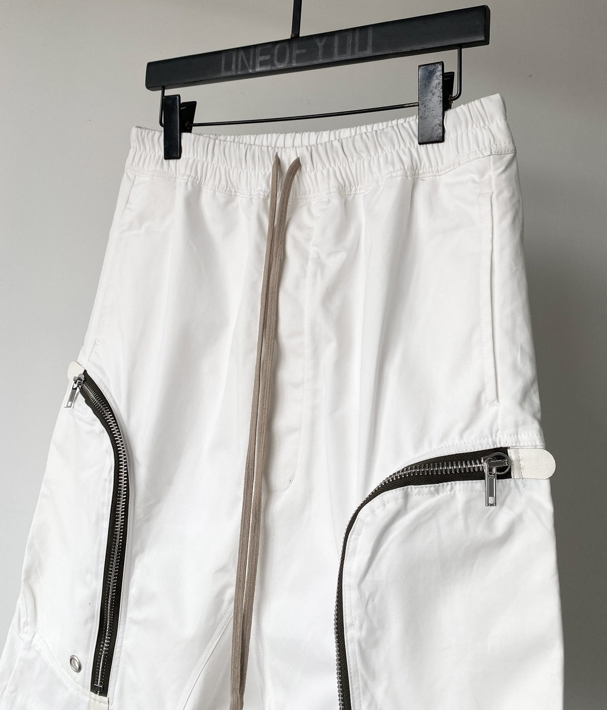 White Zipper Details Shorts