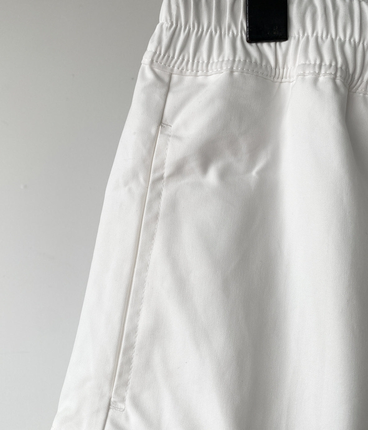 White Zipper Details Shorts