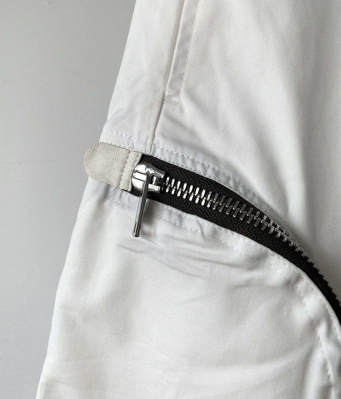 White Zipper Details Shorts