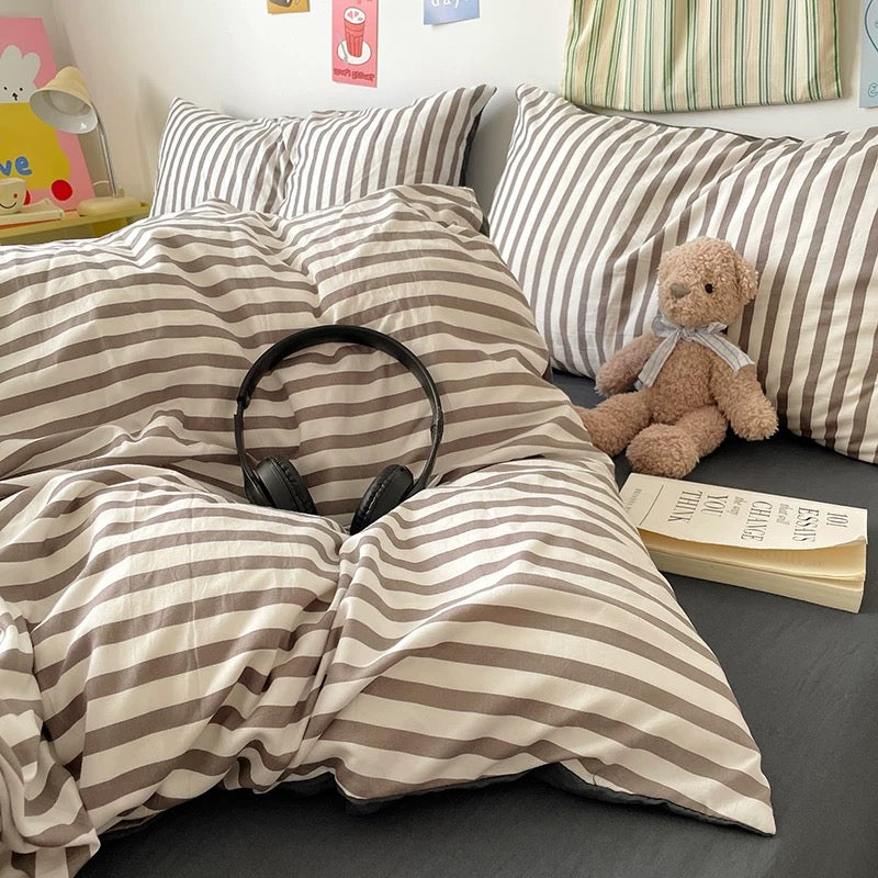 Minimalist Black Stripe Bedding Set