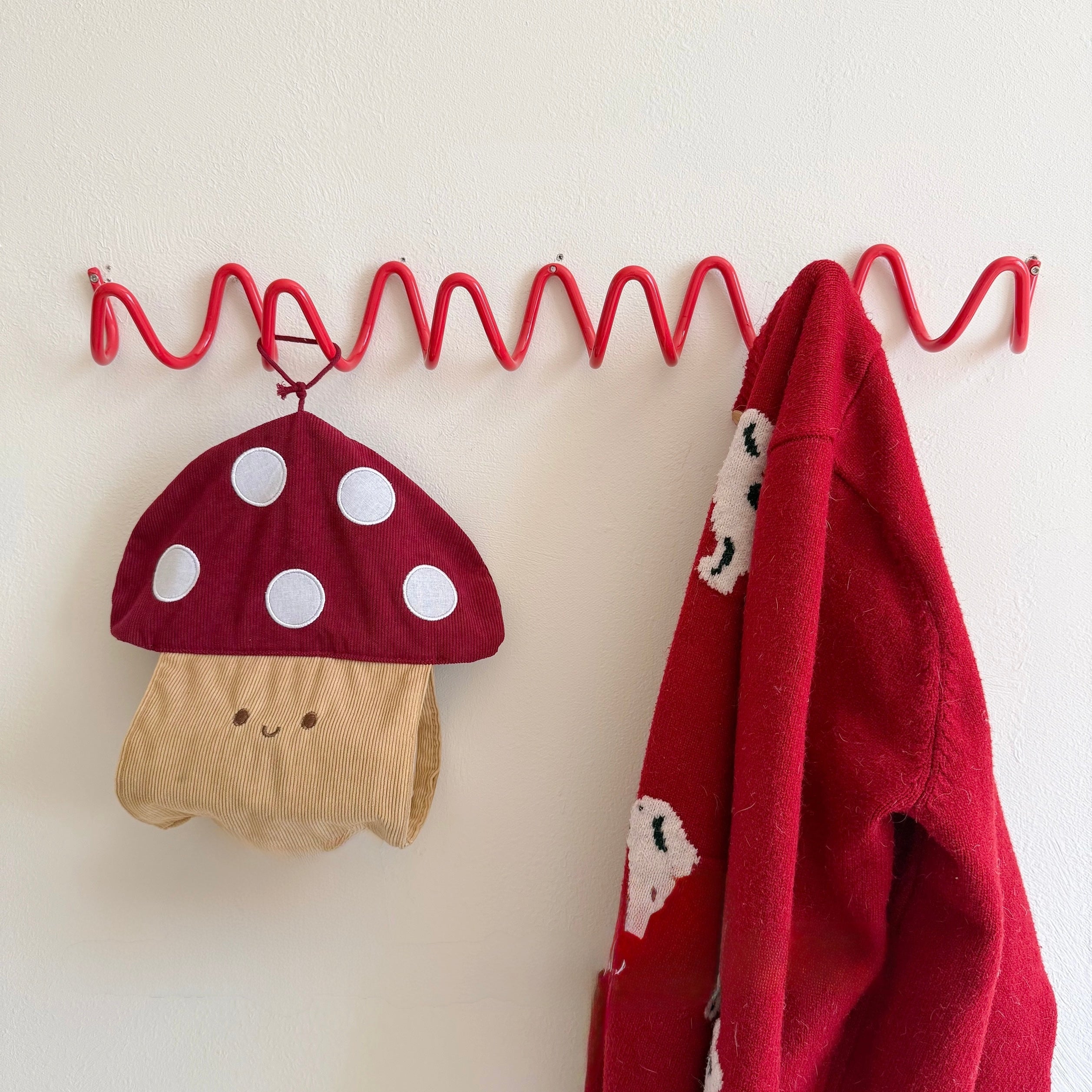 Modern Metal Wavy Wall Hook Rack