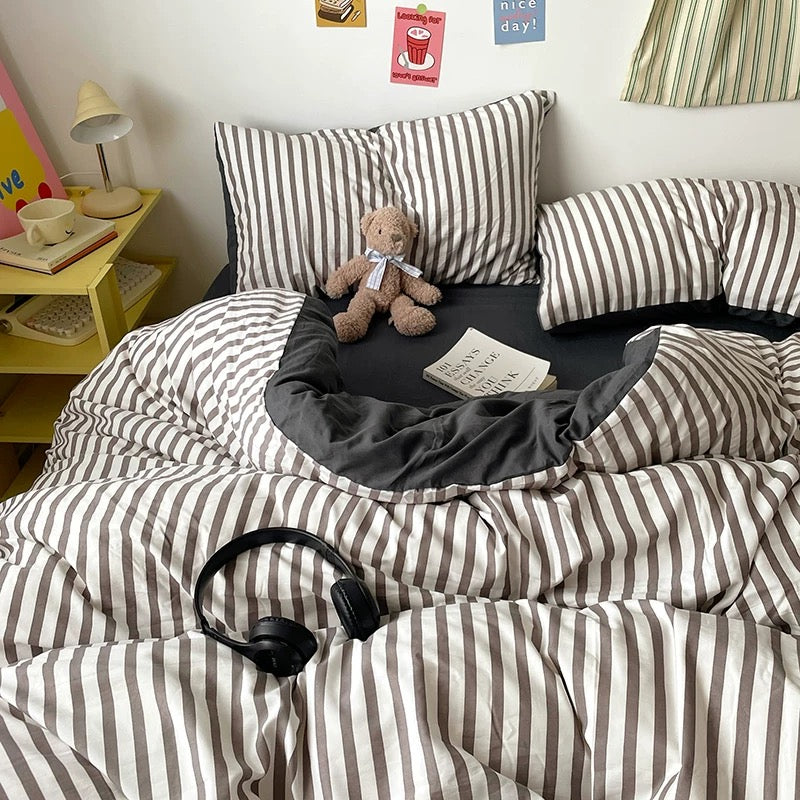 Minimalist Black Stripe Bedding Set