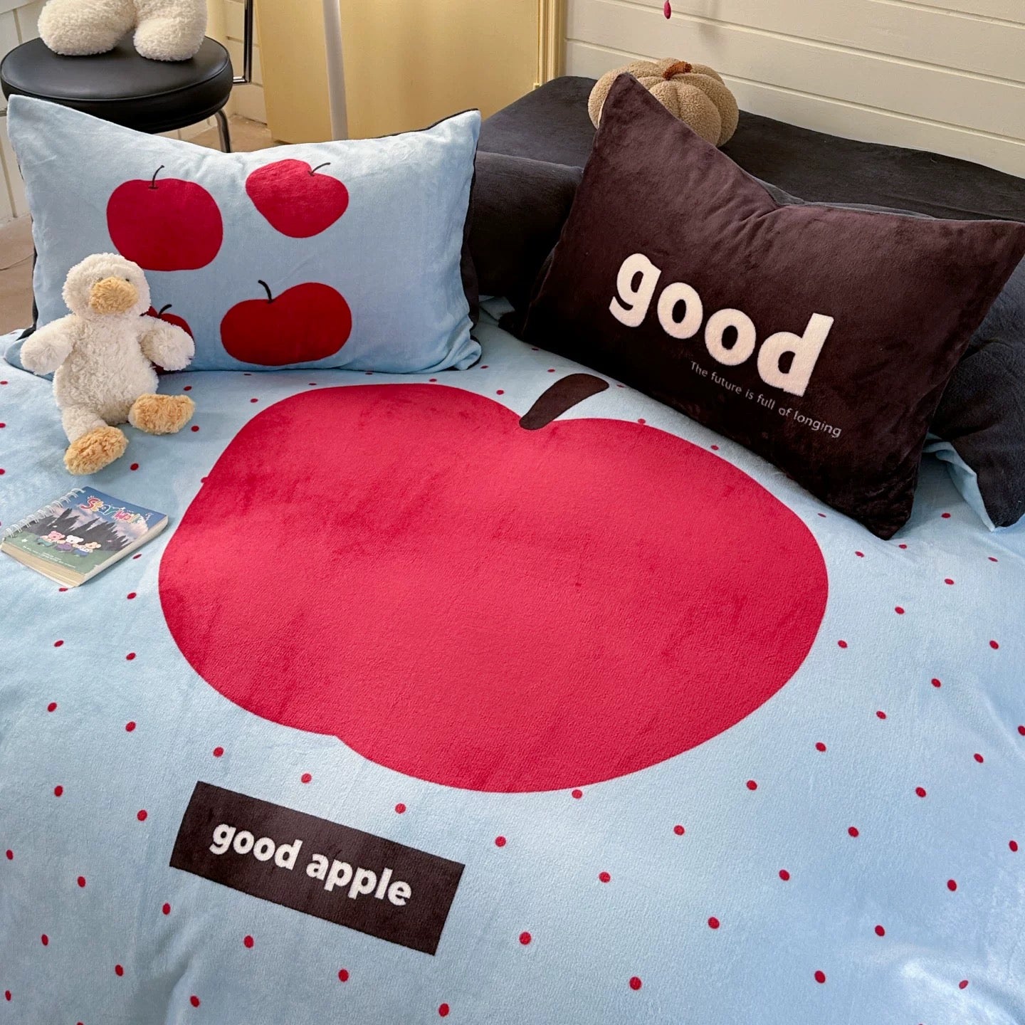 Cute Apple Milk Fleece Bedding Set
