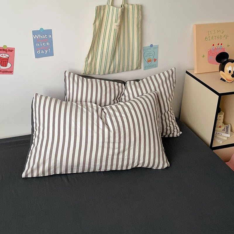 Minimalist Black Stripe Bedding Set